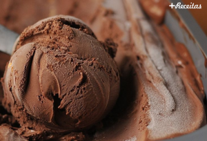 Sorvete de chocolate caseiro