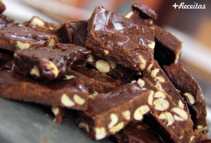 Quadradinhos de chocolate com amendoim