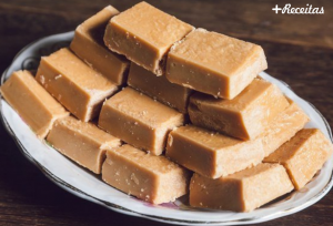 Quadradinhos de doce de leite com apenas 3 ingredientes